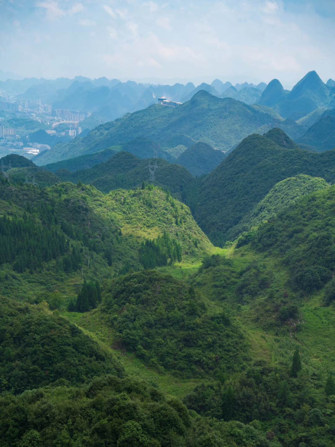 8月旅游最适合的城市︰(8月旅游最适合的城市有哪些)-第2张图片