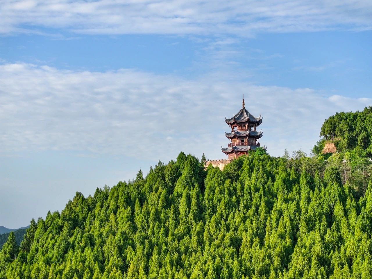 “四川省内旅游景点推荐	” 四川省内景区旅游？-第1张图片